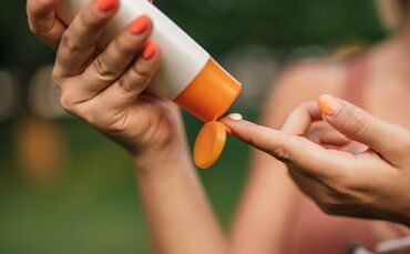 Haltbarkeitsdatum abgelaufen? Keine alte Sonnencreme verwenden!