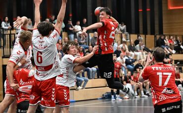 Ben Stettner (mit Ball, rechts Fabian Gross) und der TSV Alfdorf/Lorch/Waldhausen blieben auch im letzten Saisonspiel gegen die 
