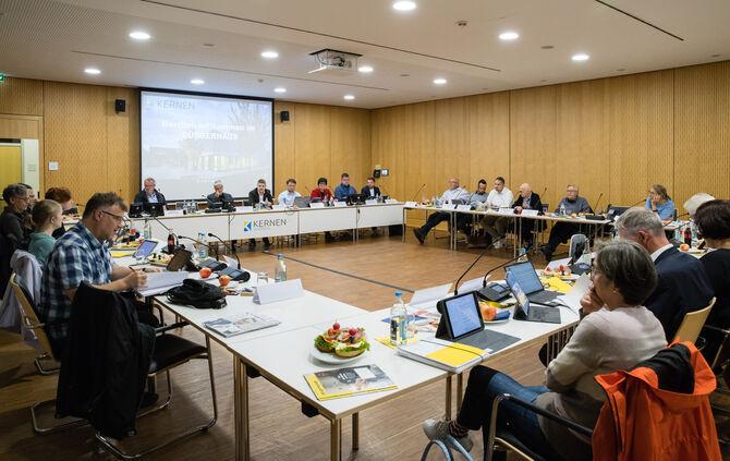 Eine Sitzung des amtierenden Kernener Gemeinderats (Archivfoto): Die Listen und Fraktionen geben vor, was im Mitteilungsblatt st