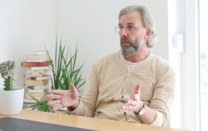 Männercoach Michael Sudahl: "Es braucht ein neues Männerbild. Wir sollten mit patriarchalen Vorbildern brechen."