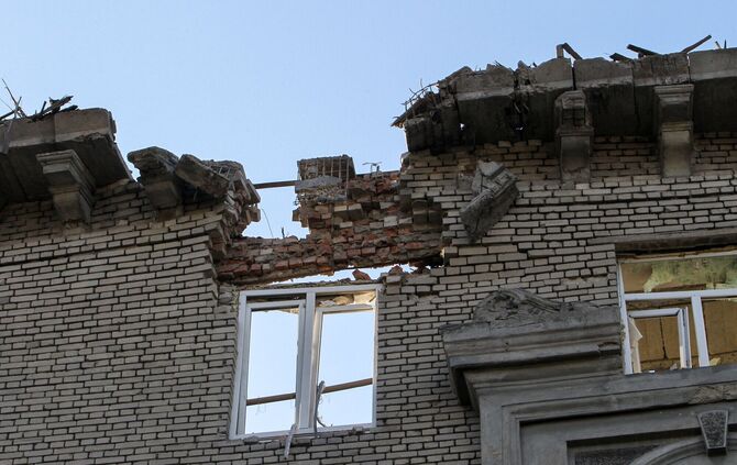 Kriegsschäden in Dnipro, Ukraine, nach russischem Beschuss. Bröselt derzeit auch die globale Sicherheitsarchitektur?