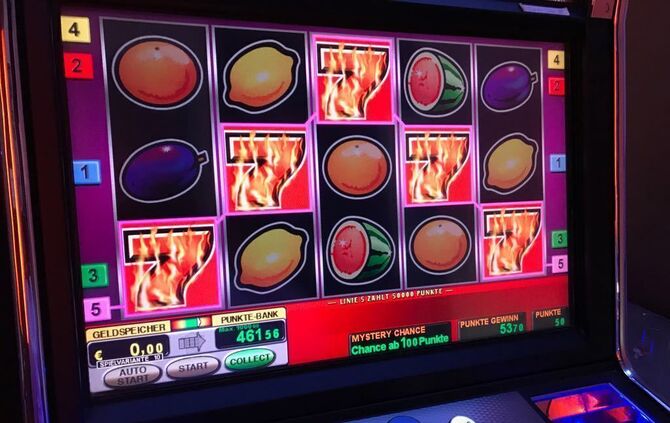 Ein Spielautomat in einem Casino (Symbolfoto).