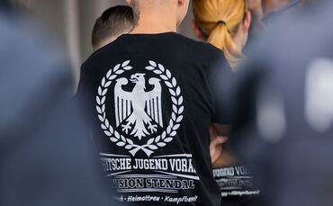 "Deutsche Jugend voran"