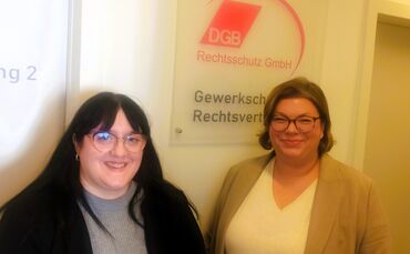 Die Rechtssekretärinnen Maren Heckfuß (links) und Jelana Kulic vom DGB-Rechtsschutz in Stuttgart beraten auch Gewerkschaftsmitgl