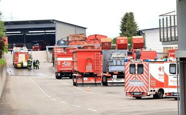 Am Donnerstagmittag (07.05.) musste die Feuerwehr wegen eines brennenden Containers ausrücken.