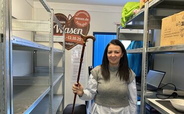 Ein besonderes Fundstück: Ein Gehstock. Über den wundert sich auch Claudia Marchese trotz mehrjähriger Fundbüro-Erfahrung.