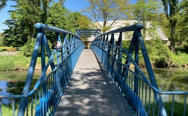 Über diese Brücke führt die Umleitung des Remstalradwegs derzeit. Im Gegenverkehr wird es hier eng.