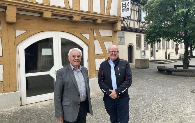 Für Alt-OB Winfried Kübler und Ex-Stadtrat Manfred Bantel (von links) ist der Kampf ums Stadtmuseum noch nicht verloren: Sie str