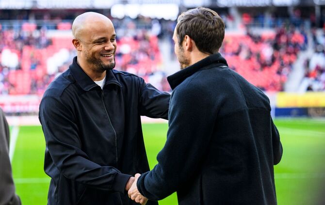 Vincent Kompany (l) und Julian Schuster (r)