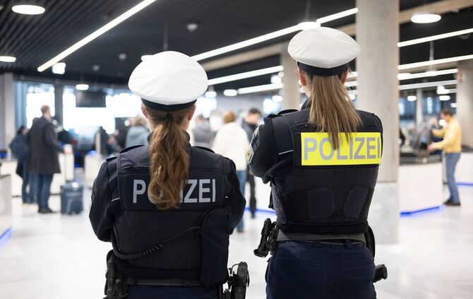 Deutschland muss an seinen Flughäfen weitere Vorbereitungen treffen, um den Anforderungen des neuen europäischen Asylsystems Ger