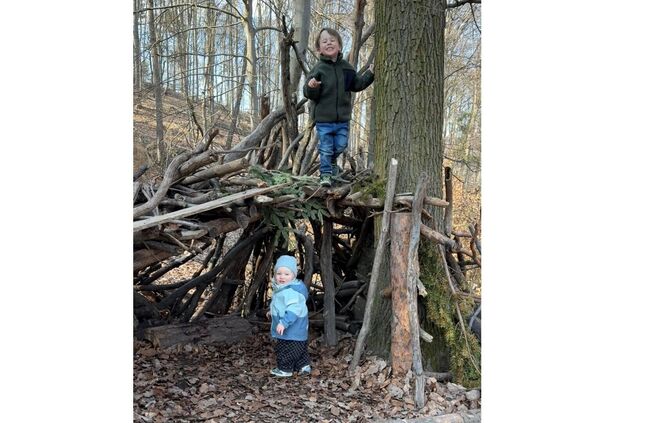 Für ihre beiden Kinder Felix (links) und Moritz möchte die Familie Falkenstein eine Erinnerung in Fellbach schaffen.