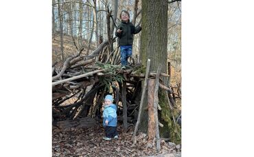 Für ihre beiden Kinder Felix (links) und Moritz möchte die Familie Falkenstein eine Erinnerung in Fellbach schaffen.