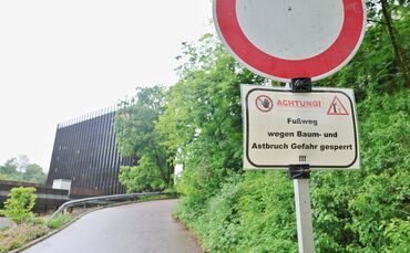 "Baum- und Astbruchgefahr": Sperrung vom "Badberg" in Waiblingen-Neustadt, nahe des Stihl-Werks 1.