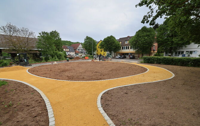 Bald der neue der neue Treffpunkt in der Ortsmitte: Die Gestaltung ist an den Walter-Stiefel-Platz in Rudersberg angelehnt.