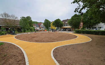Bald der neue der neue Treffpunkt in der Ortsmitte: Die Gestaltung ist an den Walter-Stiefel-Platz in Rudersberg angelehnt.