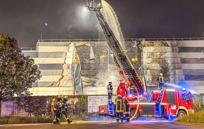 Brand im Logistikzentrum einer Supermarktkette