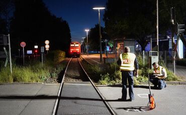 Zug erfasst Kind