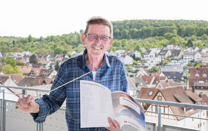 Blick auf seine Wahlheimat Strümpfelbach: Thomas Kemmer-Mannschreck (72) auf seinem Balkon. Nach 45 Jahren hat er sein Amt als D