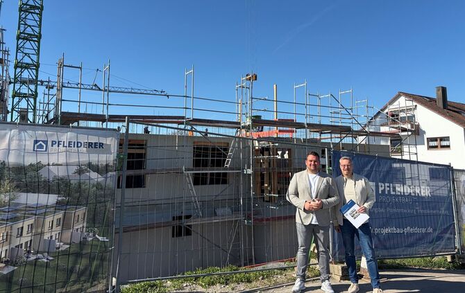 Sven Andrä (links) und Kai Franke an der Pfleiderer Baustelle an der Schwaikheimer Straße.