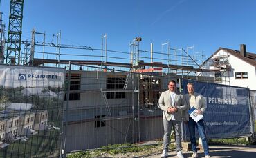 Sven Andrä (links) und Kai Franke an der Pfleiderer Baustelle an der Schwaikheimer Straße.
