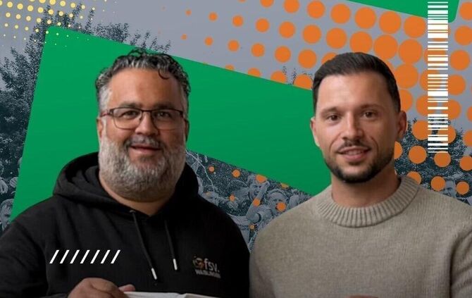 Ali Ferati (rechts) wechselt von der TSG Backnang zum FSV Waiblingen (links Sportdirektor Sandro Palmizi).
