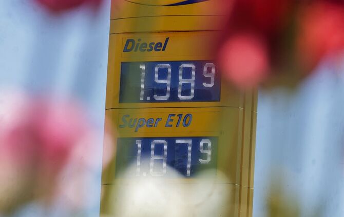 Zum ersten Mal seit Anfang März hat Diesel im bundesweiten Tagesdurchschnitt wieder weniger als 2 Euro gekostet. (Archivbild)