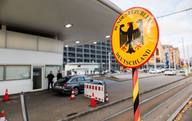 Bundespolizisten haben in Weil am Rhein einen per Haftbefehl gesuchten Mann festgenommen. (Symbolbild)