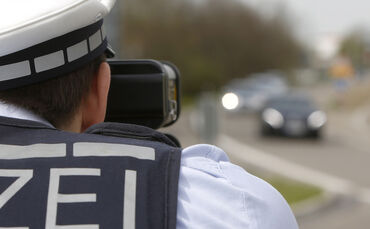 Die Polizei misst 101 Stundenkilometer (Symbolfoto).