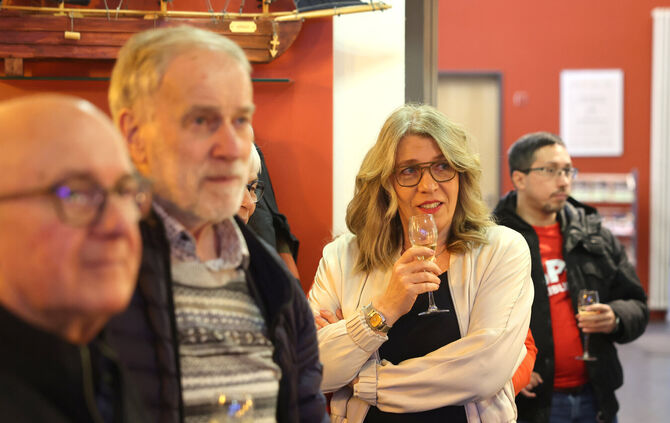 Bedröppelte Gesichter: Stimmungsbild von der Waiblinger SPD-Wahlparty am 8. März 2026. Jetzt entscheidet die Partei per Basisvot