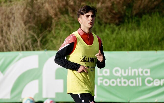 Samuele Di Benedetto als 17-Jährige im Trainingslager in Marbella (Januar 2023). Damals war noch Bruno Labbadia VfB-Trainer.