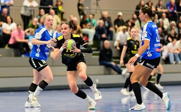 Nina Wendel (mit Ball) und die SG Weinstadt wollen in die Regionalliga aufsteigen.
