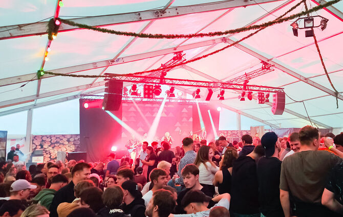 Das Festzelt beim Richtfest im vergangenen Jahr. (Archivfoto)