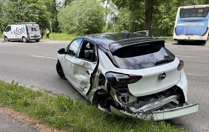 Beide Pkw waren nicht mehr fahrbereit.