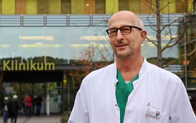 Prof. Andreas Jeron.