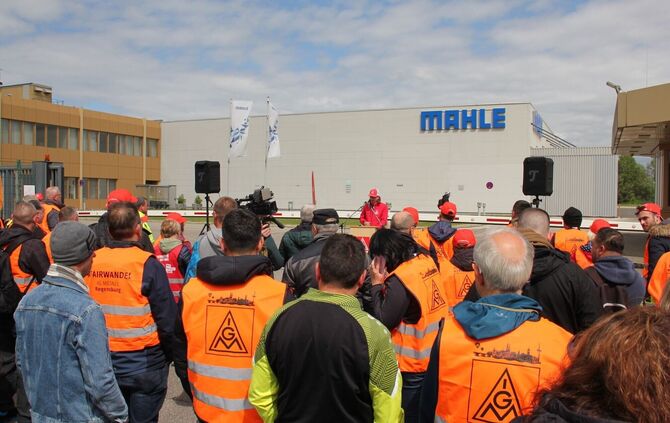 Die IG Metall hat aktuell zum 24-stündigen Warnstreik in Neustadt aufgerufen. (Handout)