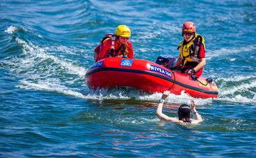 Rettungsschwimmer der DLRG an der Ostseeküste