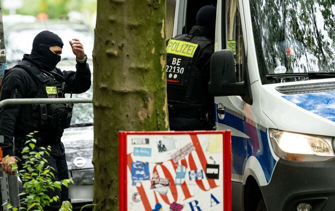 Razzia gegen Erpressungs-Kriminalität und Schusswaffen