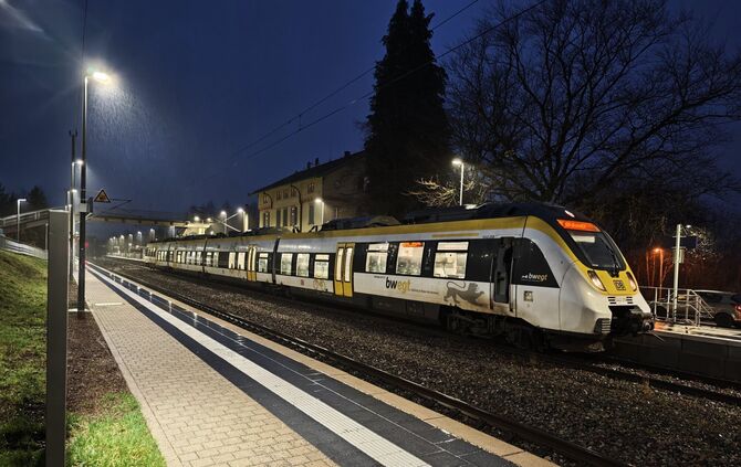 Ein "alter" MEX 90 im Bahnhof Oppenweiler (Symbolfoto).