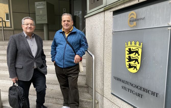 Frieder Kuhnle und Alfonso Fazio vor dem Verwaltungsgericht in Stuttgart.