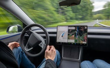 Pilotprojekt mit selbstfahrenden Teslas in der Eifel