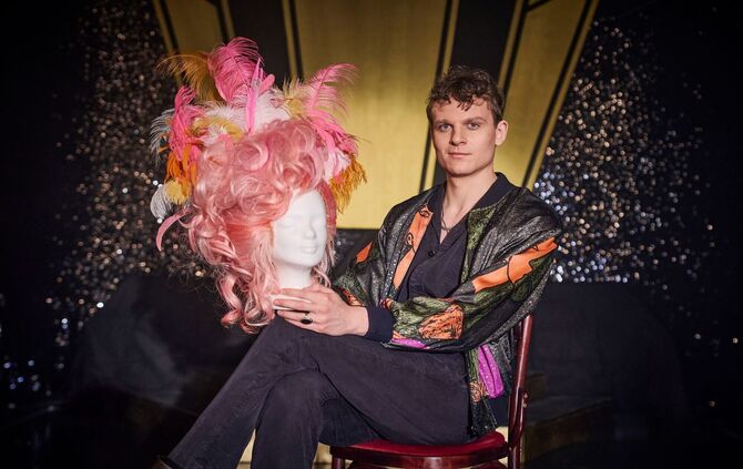 Johannes Hegemann spielt Olivia Jones