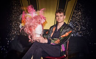 Johannes Hegemann spielt Olivia Jones