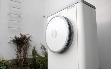 Eine Luft-Wärmepumpe (Symbolfoto).