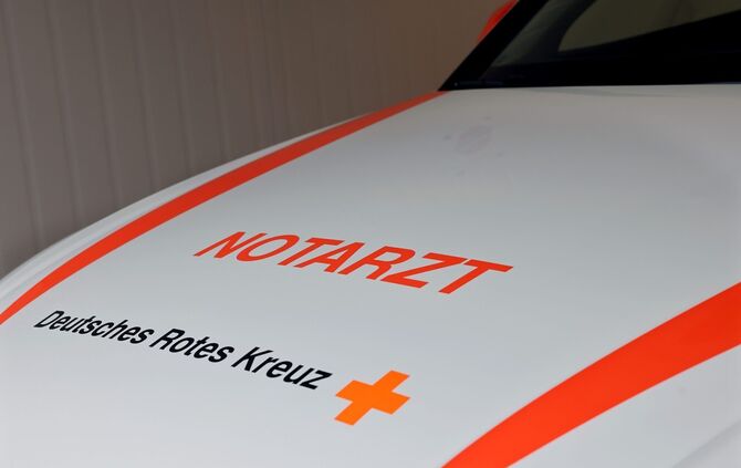 Bei  Verdacht auf Schlaganfall: Sofort den Notruf 112 wählen.