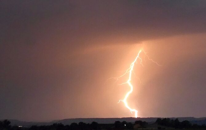 Am Vatertag kann es örtlich Gewitter geben (Symbolfoto).