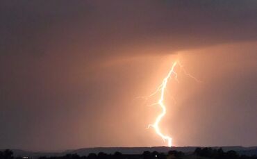 Am Vatertag kann es örtlich Gewitter geben (Symbolfoto).