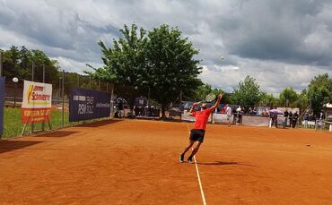 Mit wechselhaften Bedingungen hatten die Spieler in Schorndorf zu kämpfen. Das Wichtigste: es blieb trocken. Auch die Sonne ließ