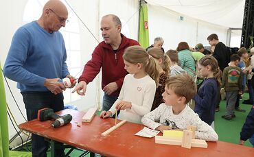 Beim Opa-Oma-Enkel-Tag gab es einiges an Zeitvertreib und kreativen Ideen zum Basteln, Werken und Spielen.