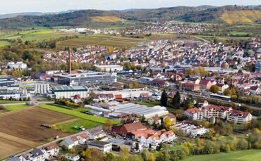 Aktuell stehen hier noch die Gewächshäuser der Gärtnerei Luckert: Zwischen Schwaikheimer Straße und Marbacher Straße (Luftbild v