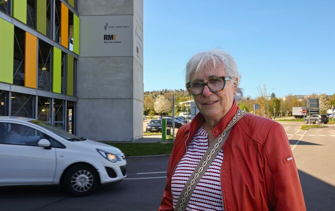 Anne Fabriz aus Beutelsbach erhebt Vorwürfe gegenüber dem Betreiber des Parkhauses des Rems-Murr-Klinikums.